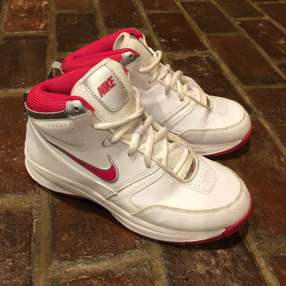 Nike Girls’ basketball sneakers